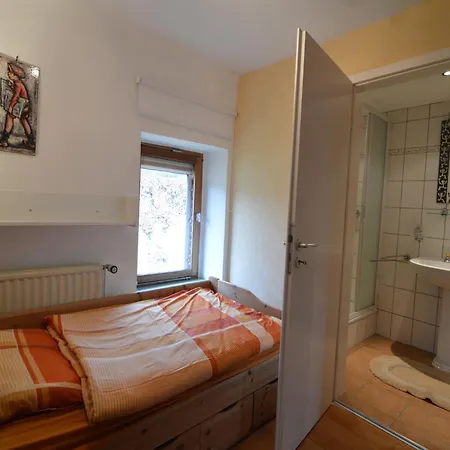 Quaint In With Terrace Holiday home Kuchelscheid
