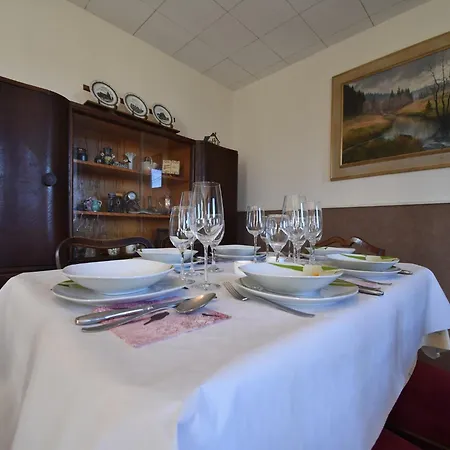 펜션 In With Terrace Küchelscheid